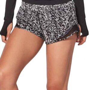 Lululemon Hottie Hot II Lined Shorts SZ 6 Chirasu Black Alpine Run Gym Athletic